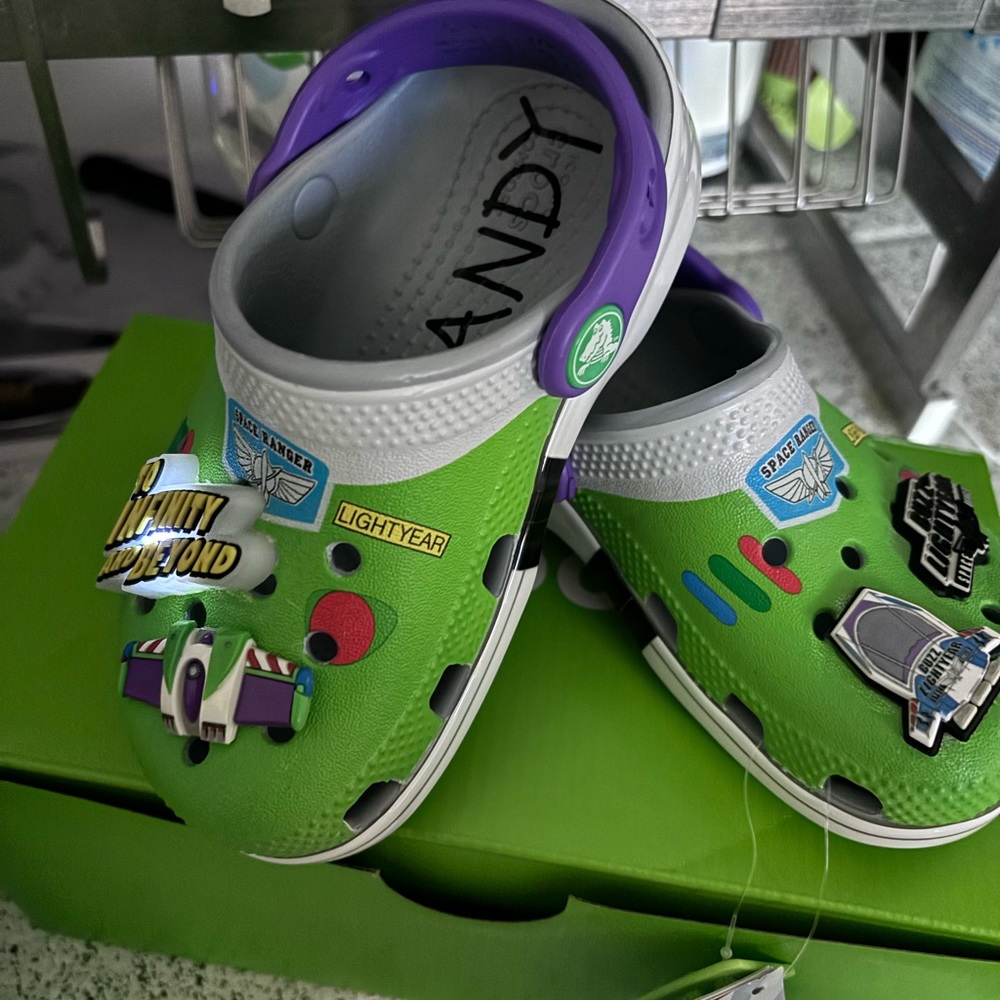 Toy Story Buzz Lightyear Toddler crocs size 9C brand new.